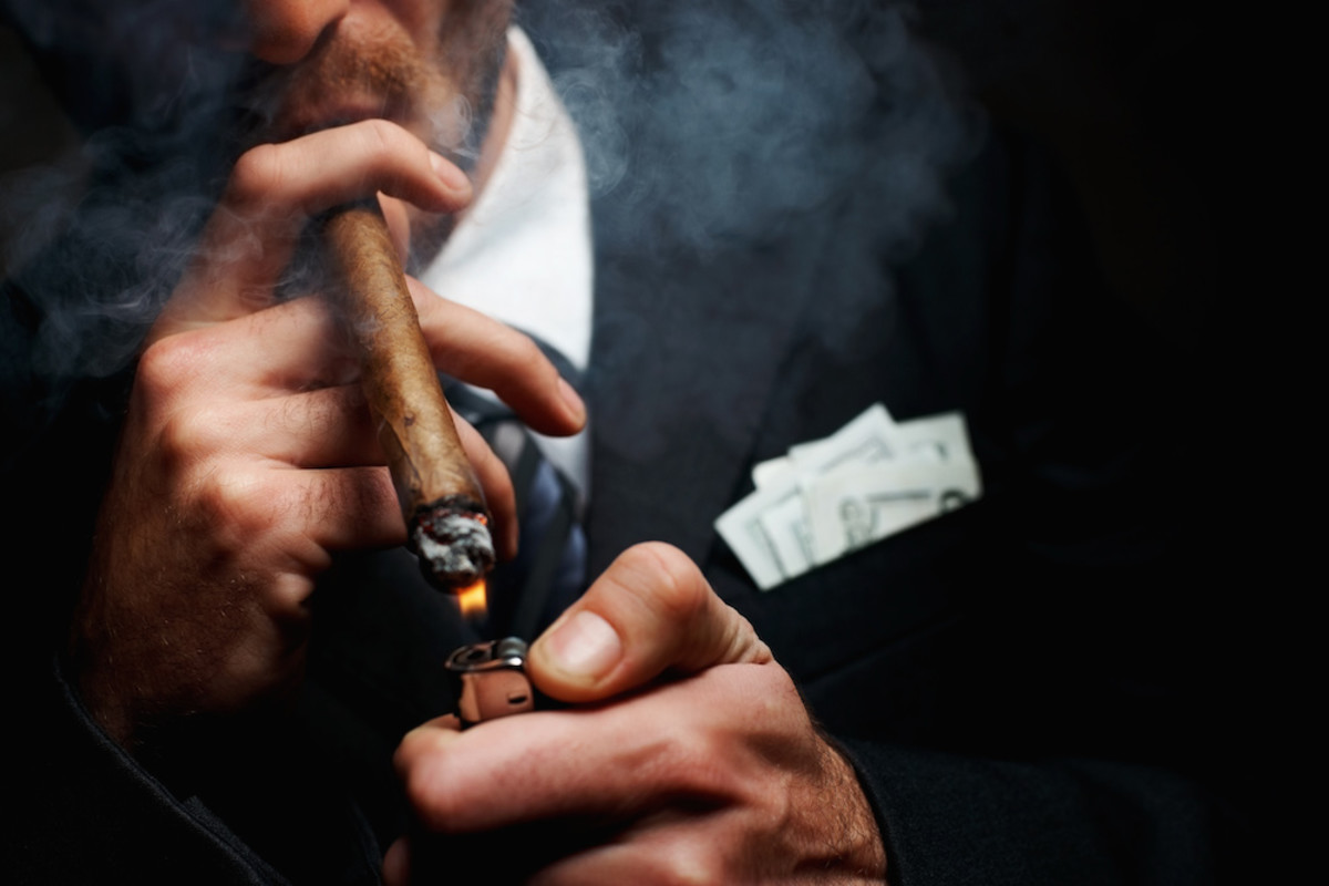 Smoking Cigars like Unique Lifestyle
